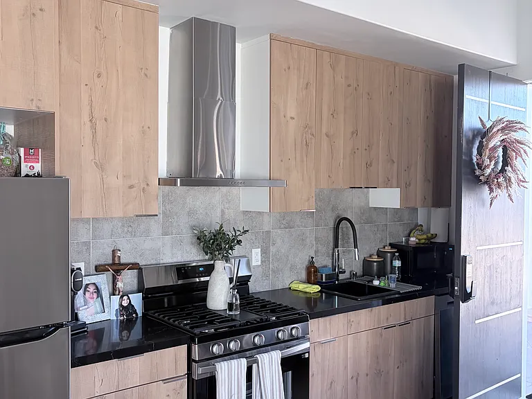 2472 Desire Ave — Photo 4