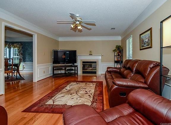 4th image of 9120 Bertram Ct