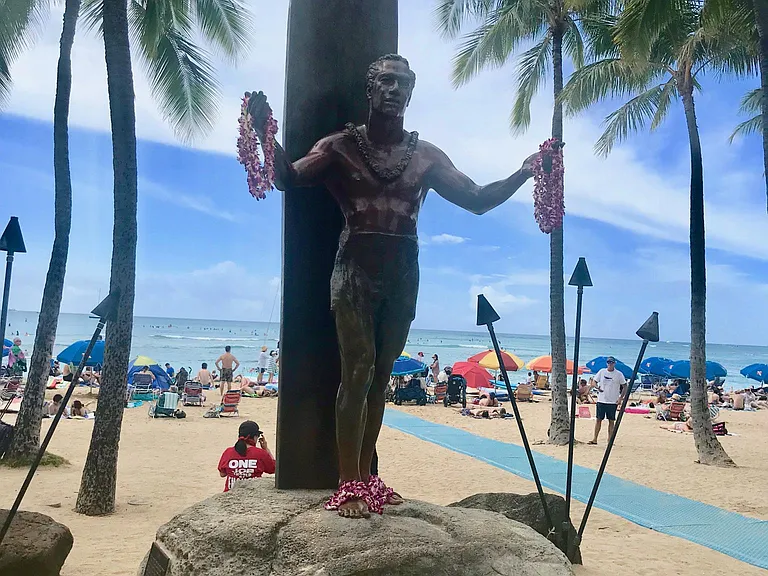 Th famous Duke Statue at Waikiki