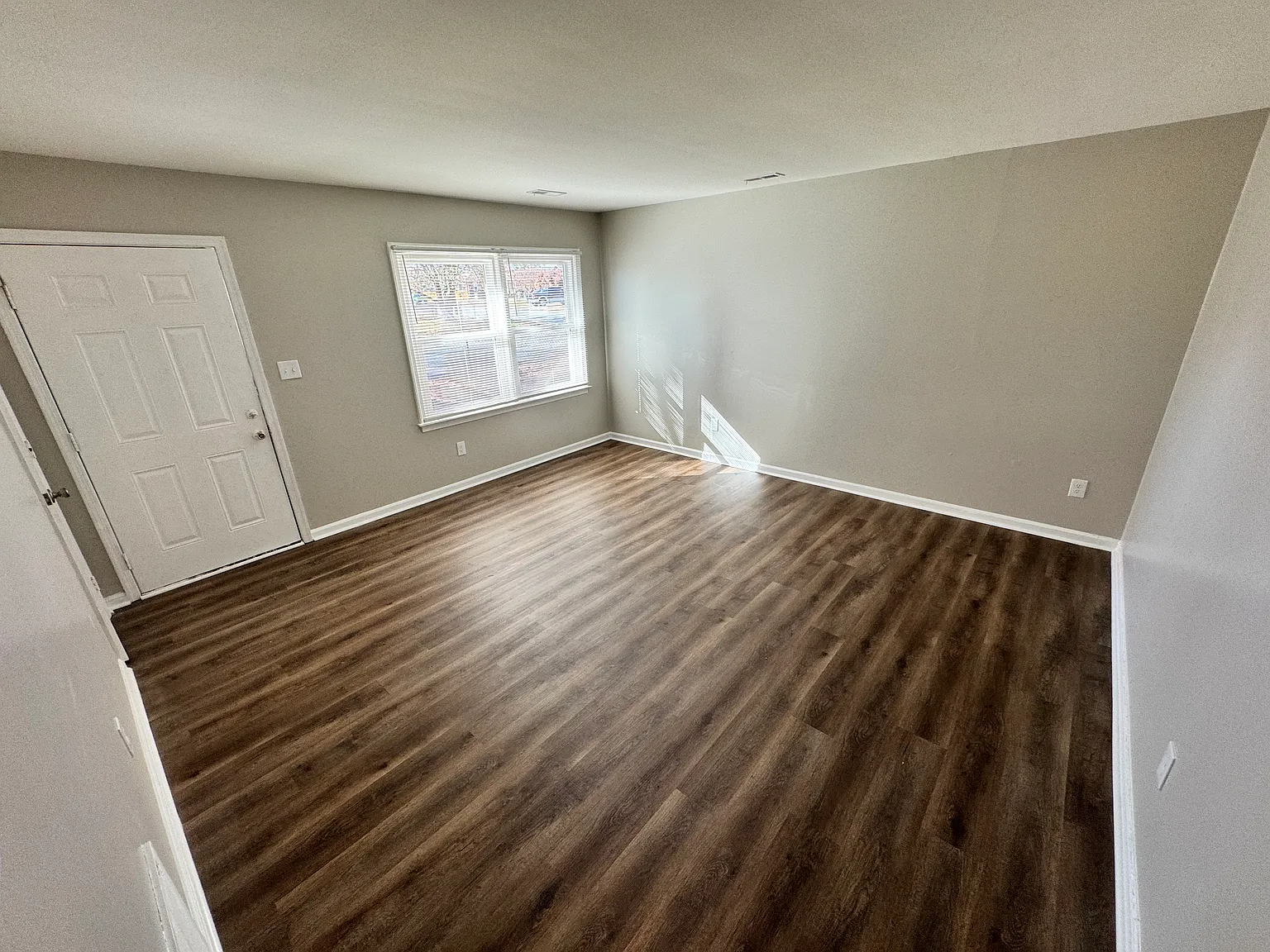 3 bed, 1.5 bath, 1144 sqft, $1,695 — Photo 4