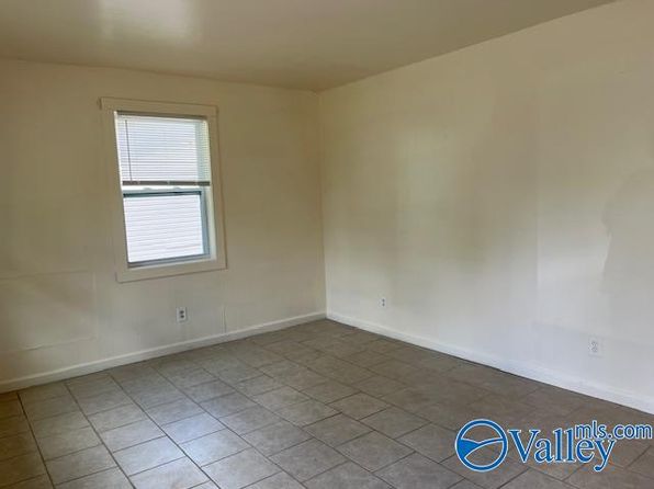 409 Ponroy St, Scottsboro, AL 35768