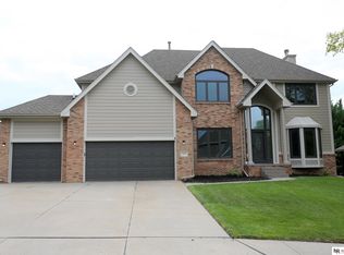 907 Wicklow Rd, Papillion, NE 68046