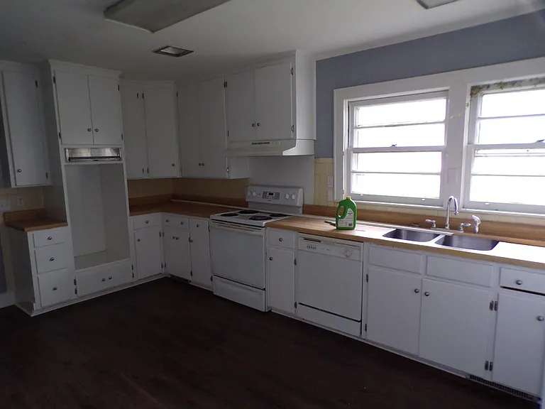 286 White Ave — Photo 3