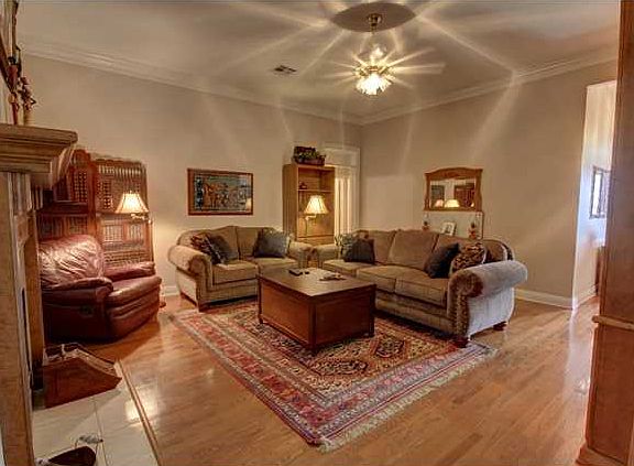 5th image of 106 Woodlake Ln