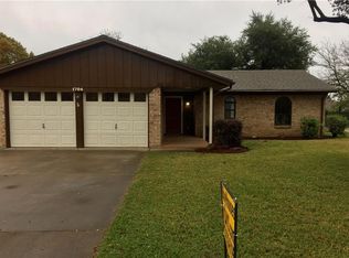 1704 Brookhaven St, Cleburne, TX 76033