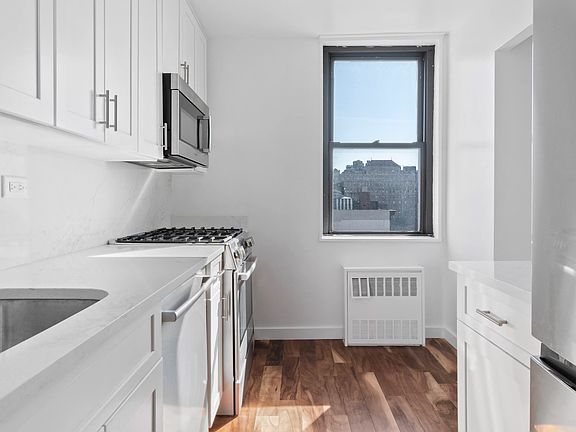 4th image of 201 E 17th St APT 10B