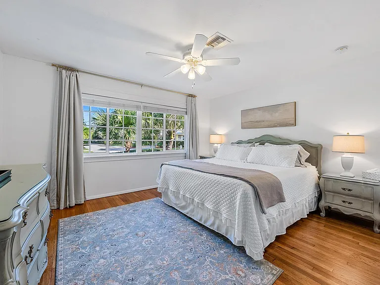 381 Zenith Ln — Photo 6