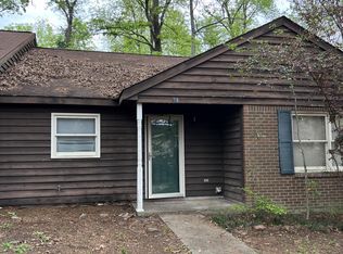 28 Hickory Knl, Hattiesburg, MS 39402