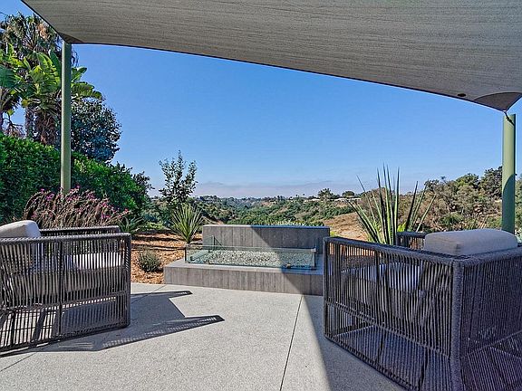 3rd image of 4548 Chinook Ct