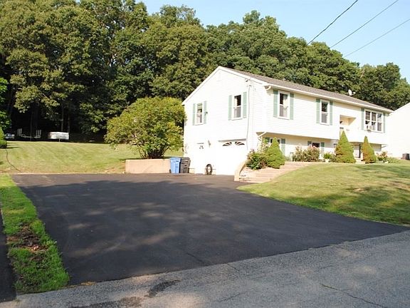 4th image of 90 Mount Pleasant View Ave