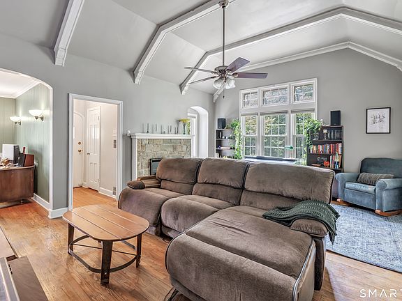 5th image of 818 Middlebury Road