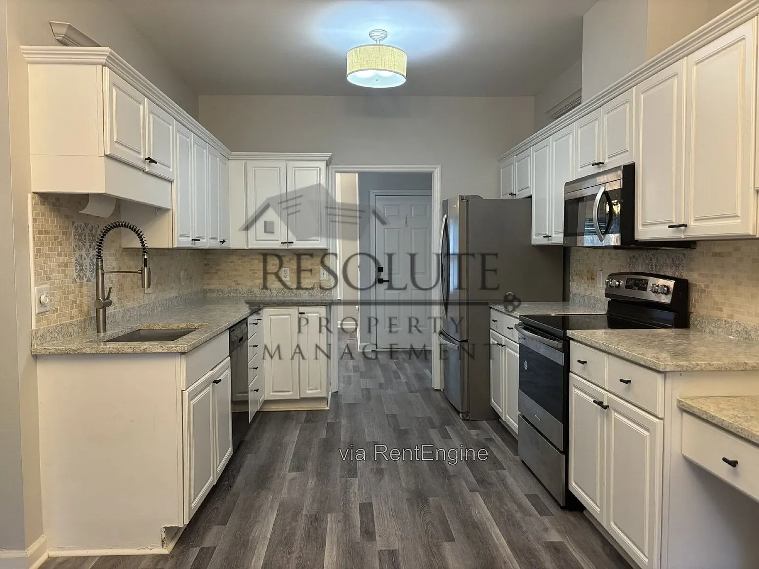 3 bed, 2.0 bath, 1610 sqft, $2,595 — Photo 2