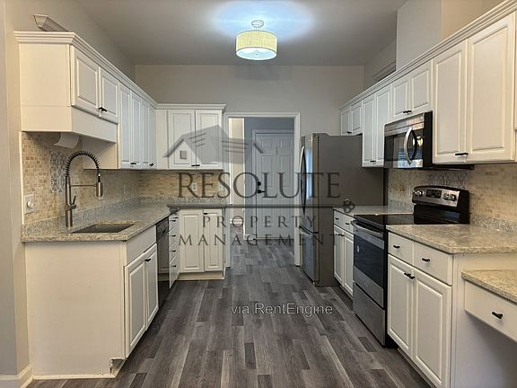 2nd image of 100 Woodbend Ct