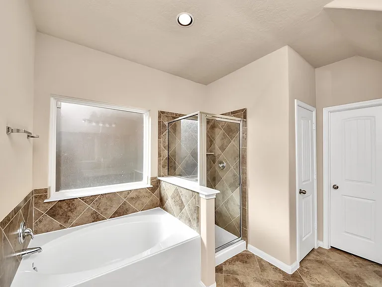 3115 Lake Dr — Photo 18