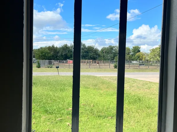 8818 NE 13th St, Midwest City, OK 73110