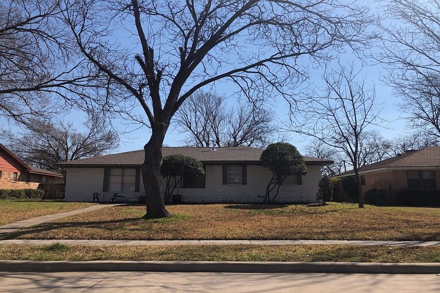1st image of 102 N Lois Ln