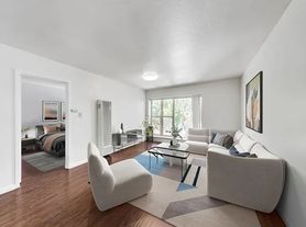 800-818 E 20th Street, 2 bedroom 1 bath