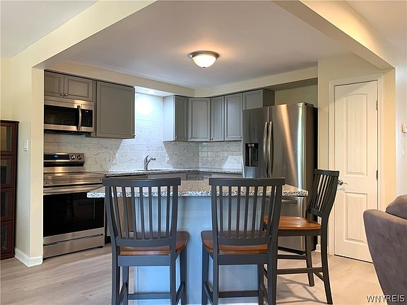 2nd image of 71 Georgian Ln APT 7