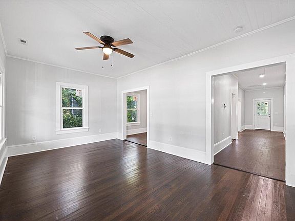 3rd image of 503 Kenmore Ave