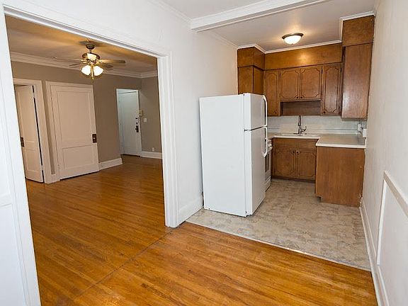 5th image of 600 W Franklin Ave APT 306