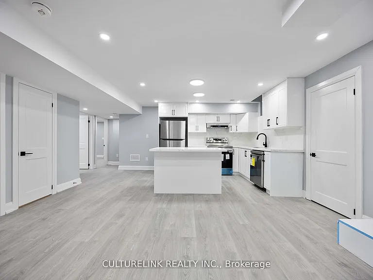 358 Cornell Centre Blvd #BASEMENT — Photo 3