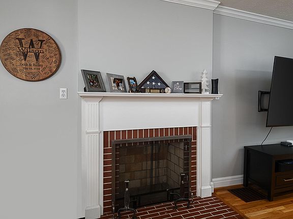 4th image of 115 Lee Ct
