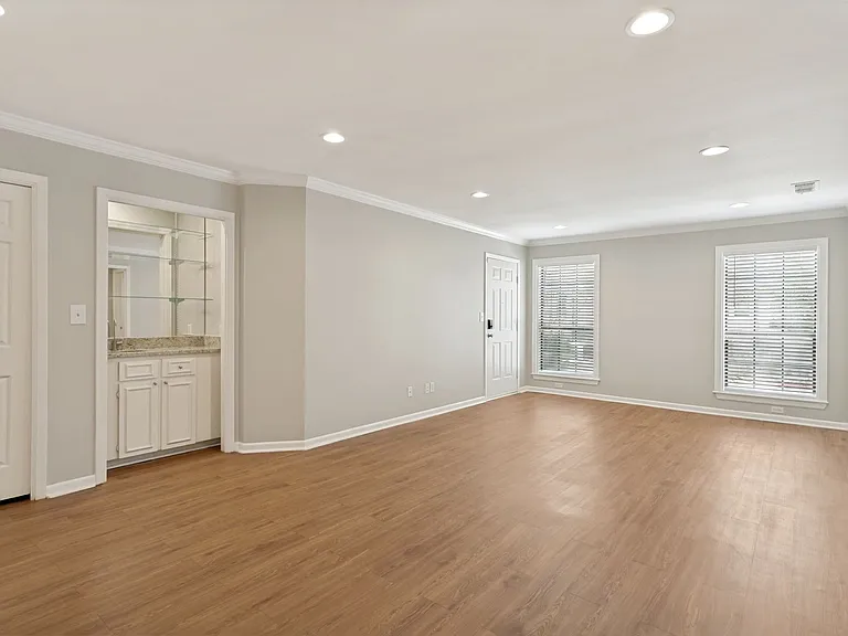 201 Ellwood St #109 — Photo 8