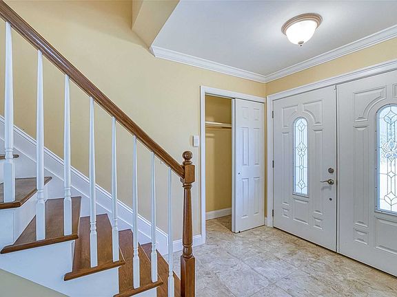 4th image of 90 Alcolade Dr E