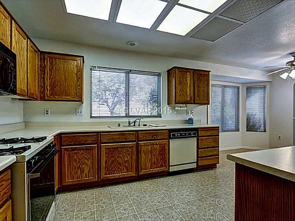 4th image of 2448 Desert Glen Dr