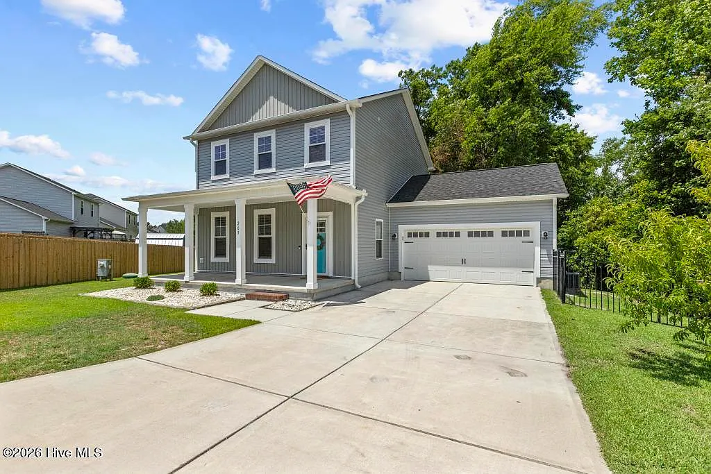 3 bed, 2.5 bath, 1682 sqft, $1,995 — Photo 3