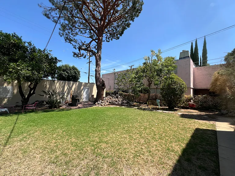 1171 Huntington Dr #D — Photo 46