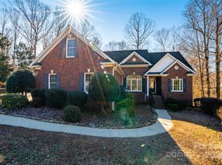 909 Tiffany Ln, Lowell, NC 28098