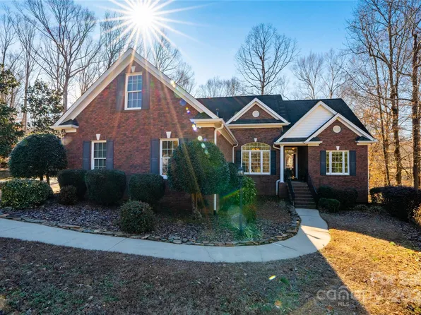 909 Tiffany Ln, Lowell, NC 28098