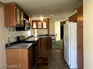 5th image of 188 E Meadows Dr