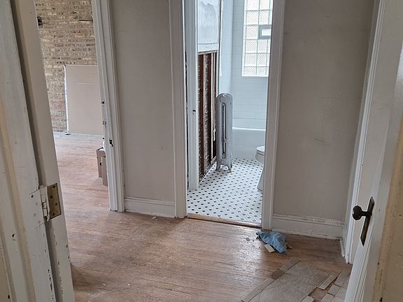 3rd image of 1628 N Humboldt Blvd APT 3