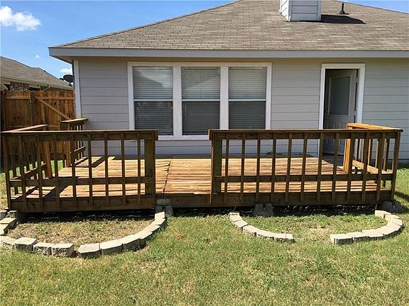4th image of 1033 Magnolia Ln