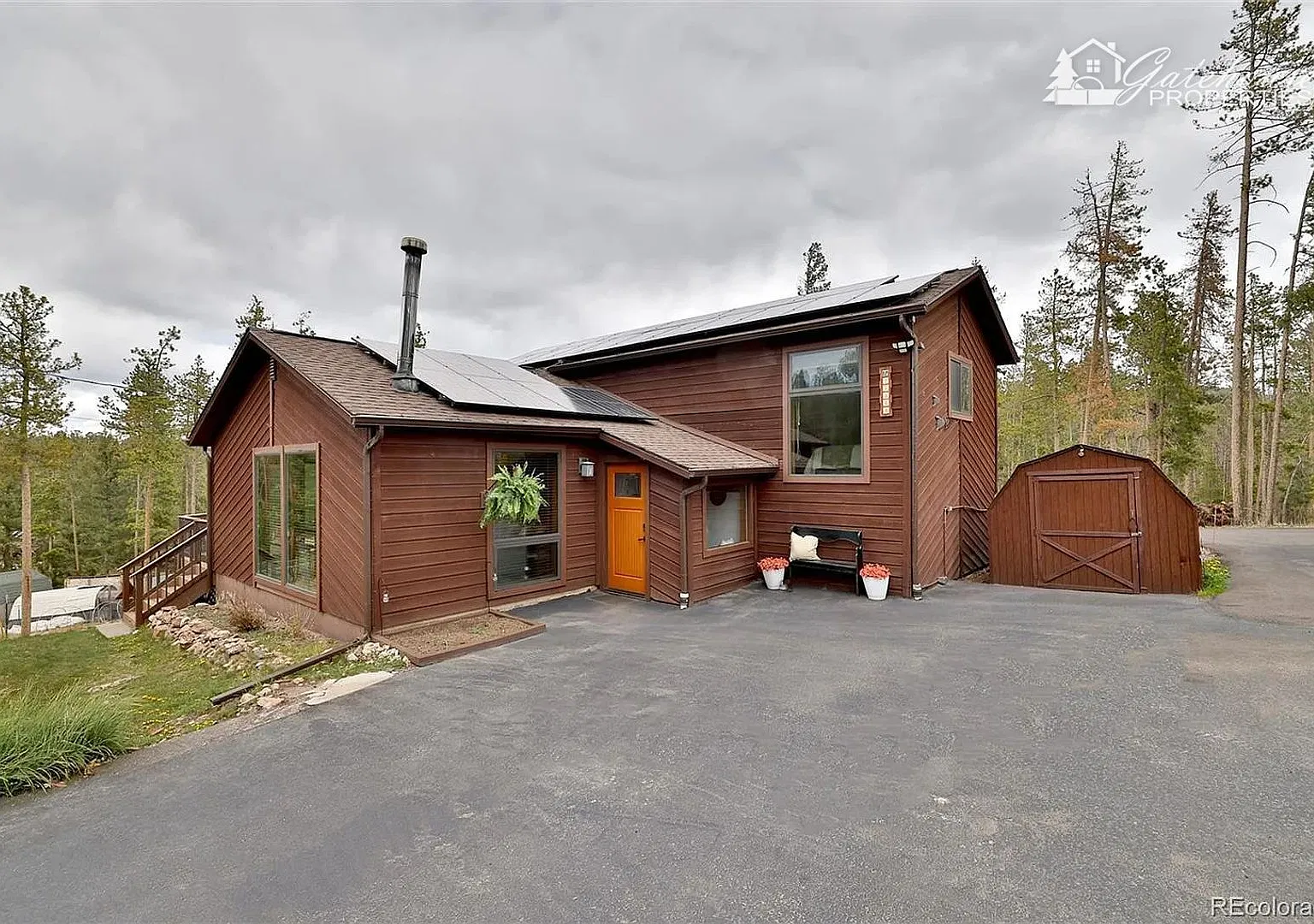 Beautiful 3-Bedroom Mountain Home with Hot Tub, Expansive Deck & Direct Trail Access — Photo 2