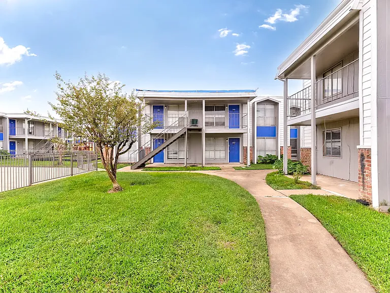 Patriot Forest Apartments — Photo 20