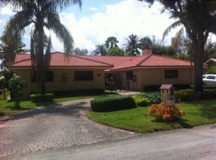 19601 W Oakmont Dr, Hialeah, FL 33015