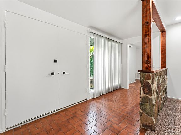 5th image of 5094 Mariposa Dr
