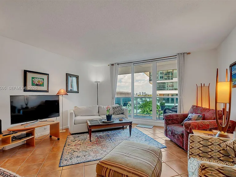 2301 Collins Ave #533 — Photo 6