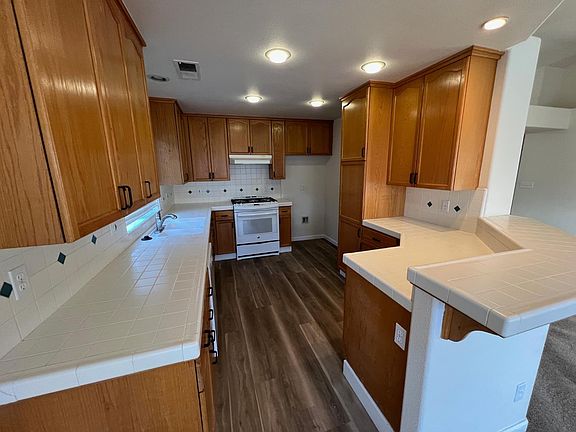 4th image of 1831 E Chennault Ave