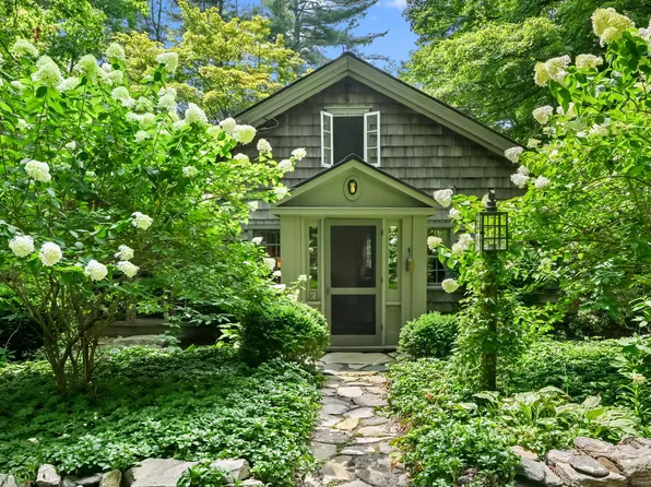 6 Old Mailcoach Road, Redding, CT 06896