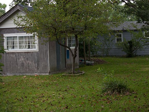 3rd image of 1068 Warwick Ave
