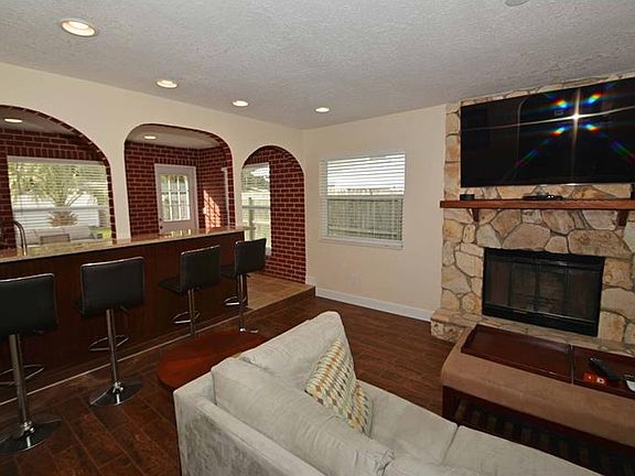 5th image of 2798 Park St N