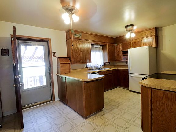3rd image of 204 11th Ave NW