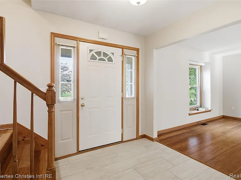 6474 Bedview Dr — Photo 4