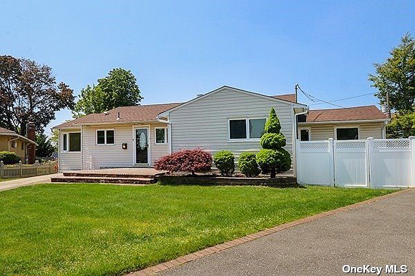 14 Abbey Court Plainview NY 11803 Zillow