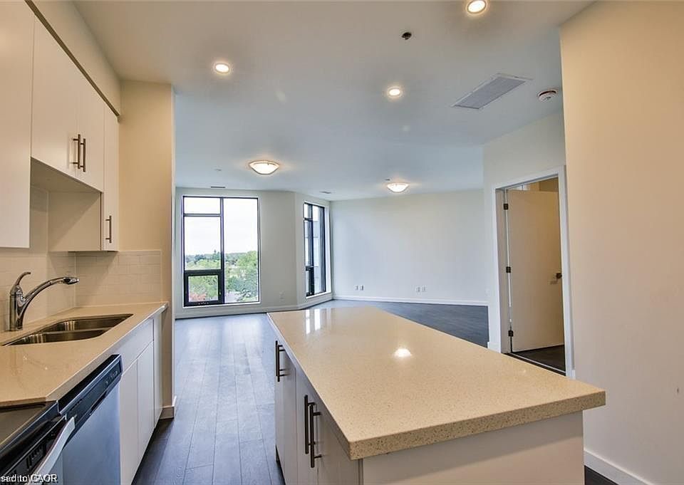 1st image of 690 King St W #522