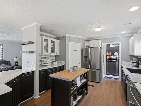 4th image of 38 Spring Ridge Ct